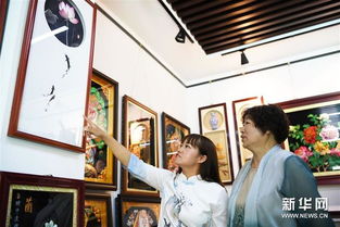 山西交城 母女传承古老堆绫技艺