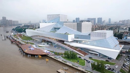 羊晚快评丨新晋文化地标 以精品与服务传递诚意，深化艺术交流